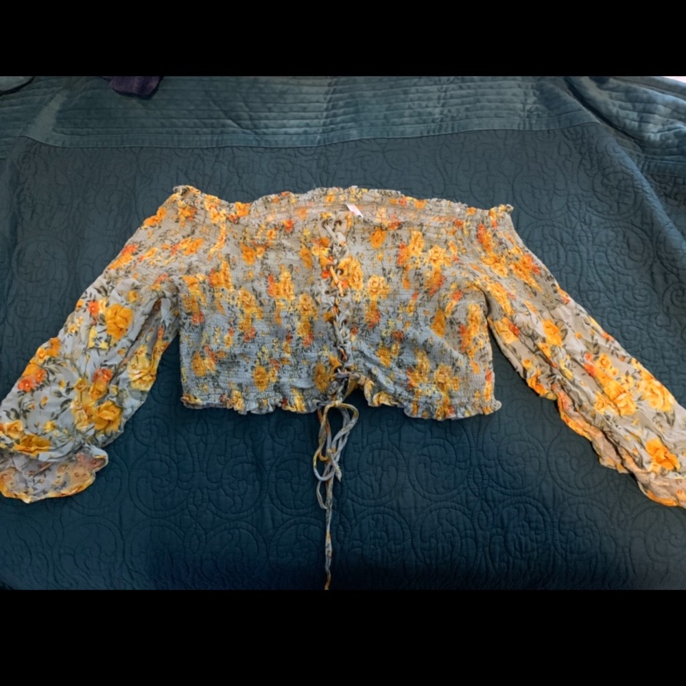 🌸 Super Cute Flower Crop Top 🌸